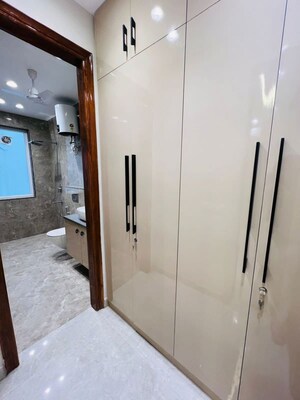 Building Lobby in 4 BHK Builder Floor at Kohli One Malibu Town, Sector 47 – for Sale