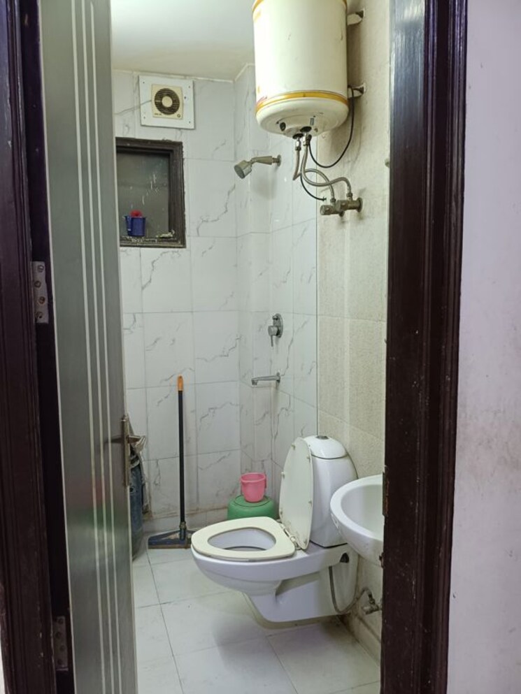 Bathroom, ranjeet nagar 2 Bedroom 800 Sq.Ft. Builder Floor In Ranjeet Nagar Delhi 9745416