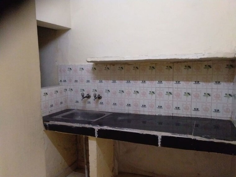 Kitchen, sector 72 1 Bedroom 112 Sq.Mt. Builder Floor In Sector 72 Noida 9745559