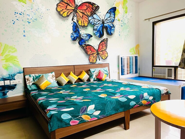 Room, sector 71 Pg For Girls In Sector 71 9745569