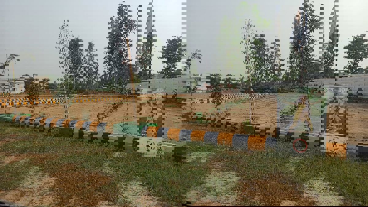 Plot For Sale in Sultanpur Road