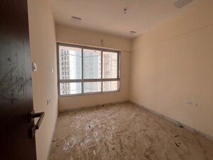 Room in 2 BHK Apartment at Kandivali West – for Rent