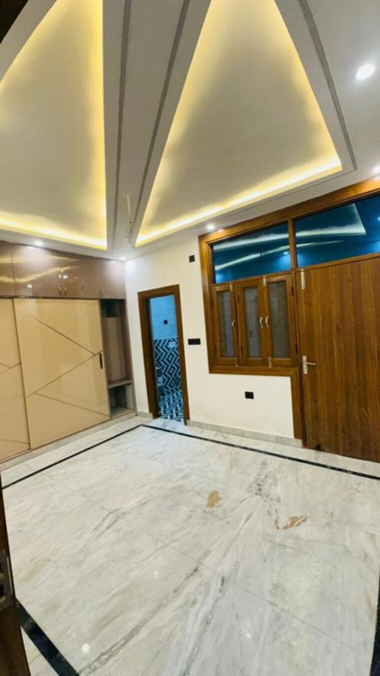 Room, sector 4 5 Bedroom 2185 Sq.Ft. Builder Floor In Sector 4 Panchkula 9745488