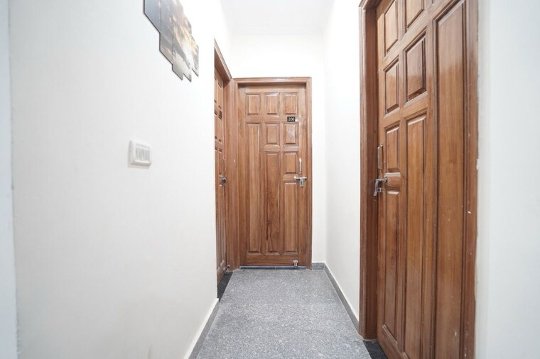 Room, sector 116 Pg For Boys & Girls In Sector 116 9745698