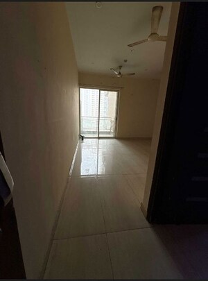 Room in 3 BHK Apartment at Amrapali Leisure Valley – for Rent