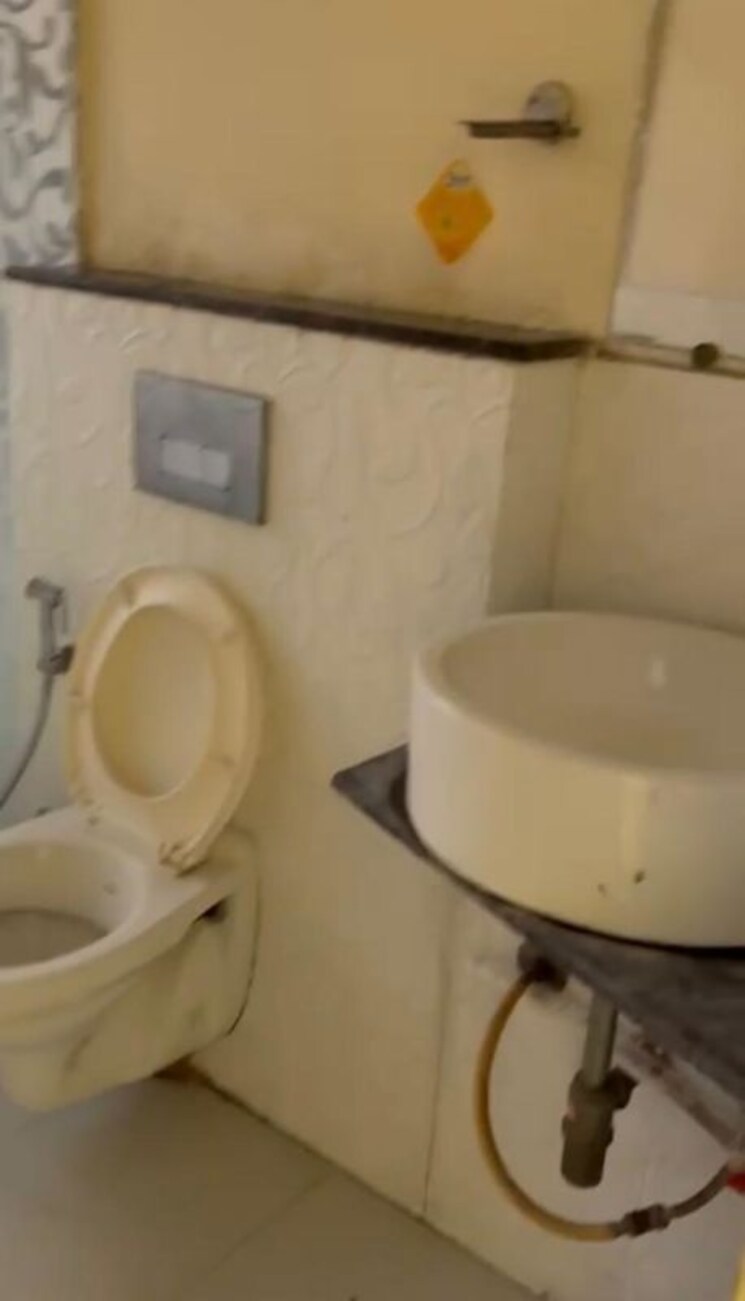 Bathroom, amrapali leisure valley 3 Bedroom 1550 Sq.Ft. Apartment In Amrapali Leisure Valley Greater Noida 9745739