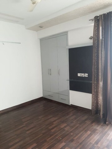 Room in 3 BHK Apartment at Prateek Wisteria, Sector 77 – for Rent