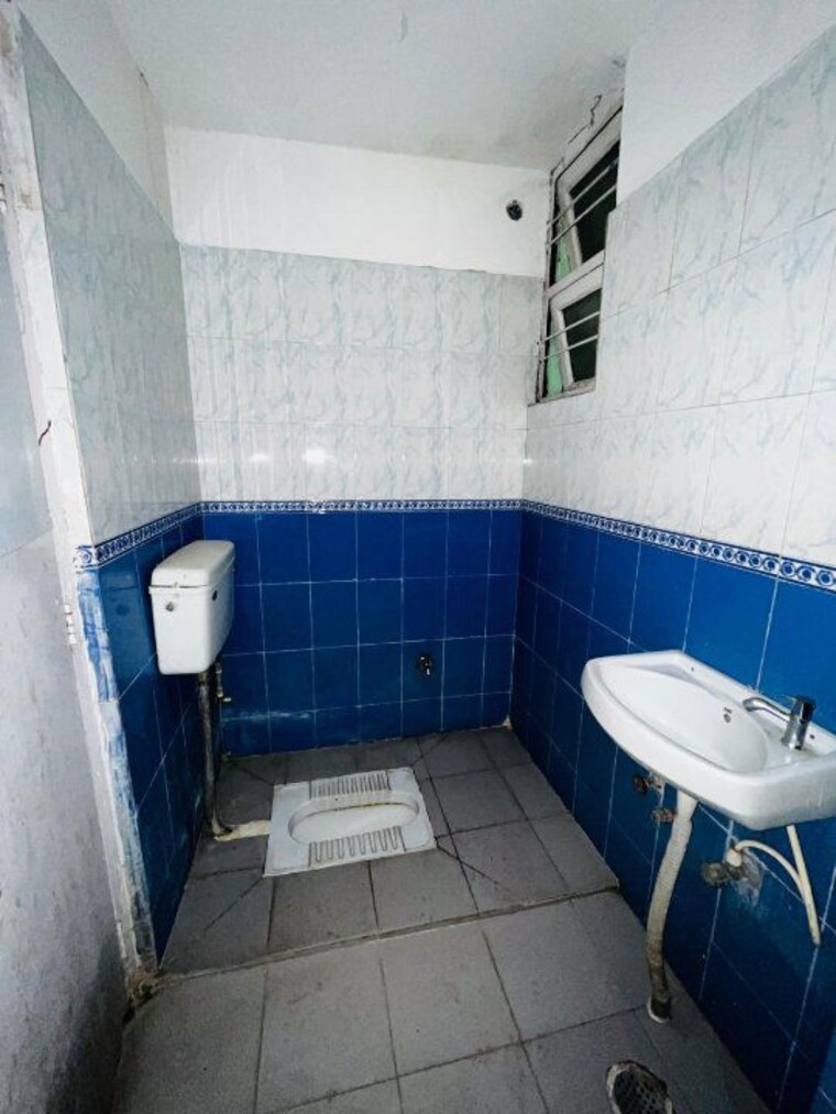 Bathroom, bhangagarh 3 Bedroom 1300 Sq.Ft. Apartment In Bhangagarh Guwahati 9737655