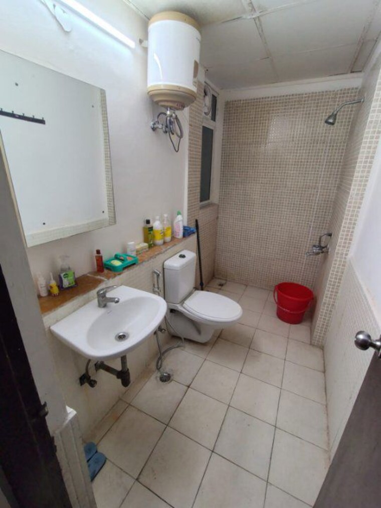 Bathroom, jaypee-greens-kosmos 2 Bedroom 950 Sq.Ft. Apartment In Sector 134 Noida 9738614