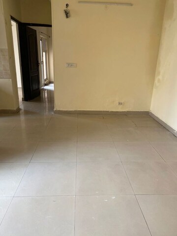 Room in 3.5 BHK Apartment at Aims Golf City, Sector 75 – for Rent