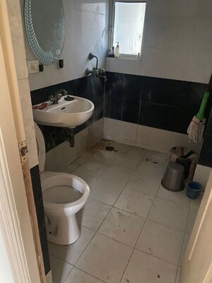 Master Bedroom in 3.5 BHK Apartment at Aims Golf City, Sector 75 – for Rent