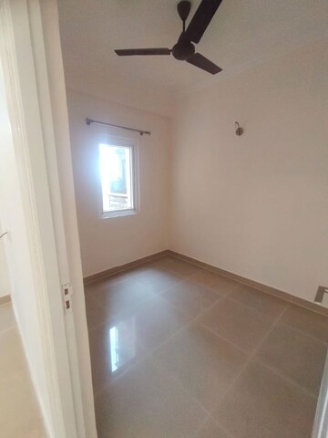 Room in 3.5 BHK Apartment at Aims Golf City, Sector 75 – for Rent
