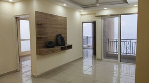 Room in 2 BHK Apartment at Signature Global Prime, Sector 63a – for Rent
