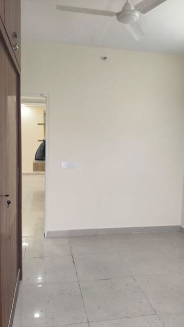 Room in 2 BHK Apartment at Signature Global Prime, Sector 63a – for Rent