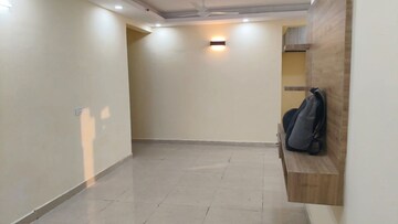 Room in 2 BHK Apartment at Signature Global Prime, Sector 63a – for Rent
