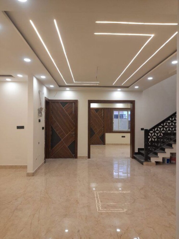 Room, gomti nagar 4 Bedroom 1250 Sq.Ft. Independent House In Gomti Nagar Lucknow 9742981