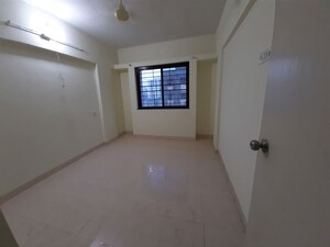Room in 2 BHK Apartment at Daulat Nagar, Anand Nagar – for Rent