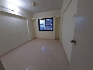 Room in 2 BHK Apartment at Daulat Nagar, Anand Nagar – for Rent