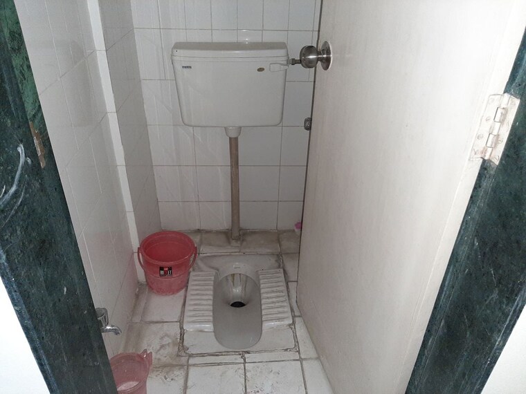 Bathroom, daulat-nagar 2 Bedroom 1000 Sq.Ft. Apartment In Anand Nagar Pune 9746237