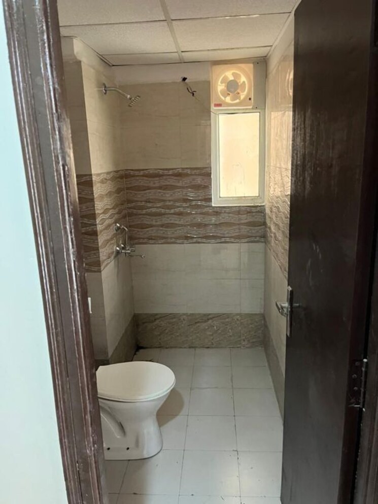 Bathroom, land-craft-metro-homes-phase-3 2.5 Bedroom 950 Sq.Ft. Apartment In Basantpur Saitli Ghaziabad 9746295