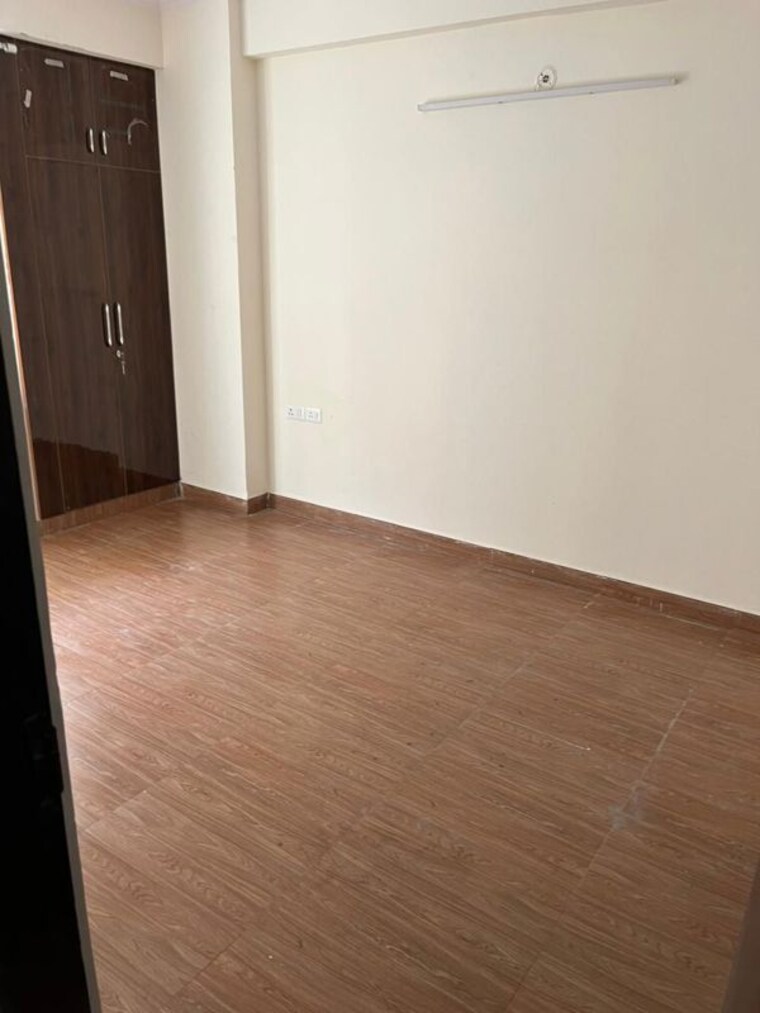 Room, land-craft-metro-homes-phase-3 2.5 Bedroom 950 Sq.Ft. Apartment In Basantpur Saitli Ghaziabad 9746295