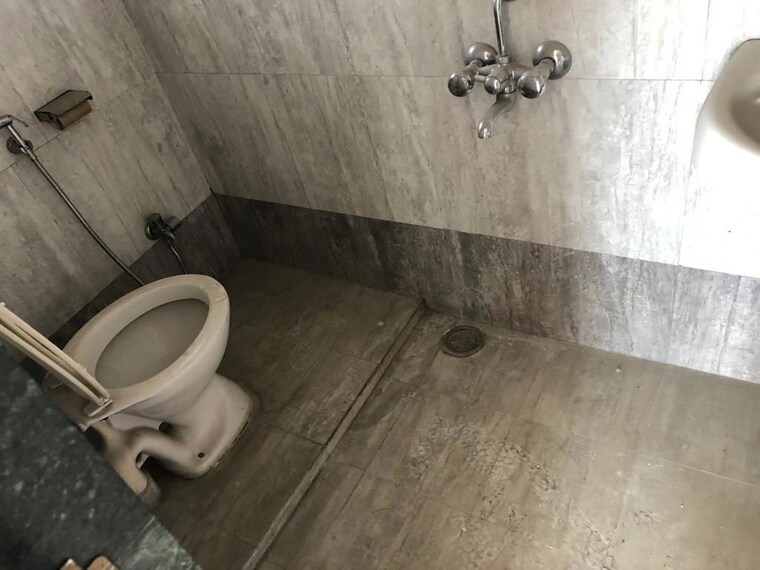 Bathroom, daulat-nagar 2 Bedroom 1000 Sq.Ft. Apartment In Anand Nagar Pune 9746289
