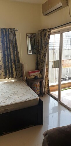 StudioApartment For Rent in Amanora Metro Tower