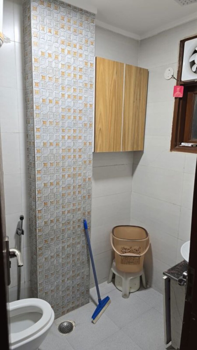 Bathroom, malviya nagar 2 Bedroom 1000 Sq.Ft. Builder Floor In Malviya Nagar Delhi 9746443