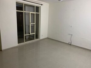 Room in 3 BHK Apartment at Green Valley Residencia, Ghazipur – for Rent