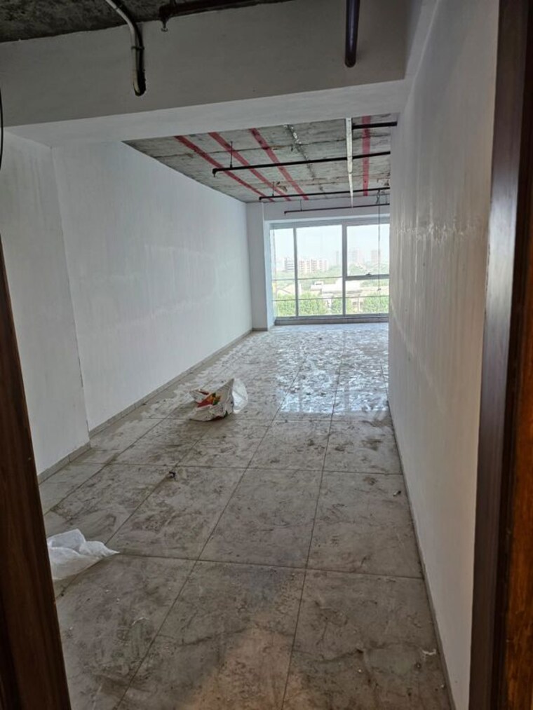 Room, thaltej Commercial Office Space 1563 Sq.Ft. In Thaltej Ahmedabad 9746540