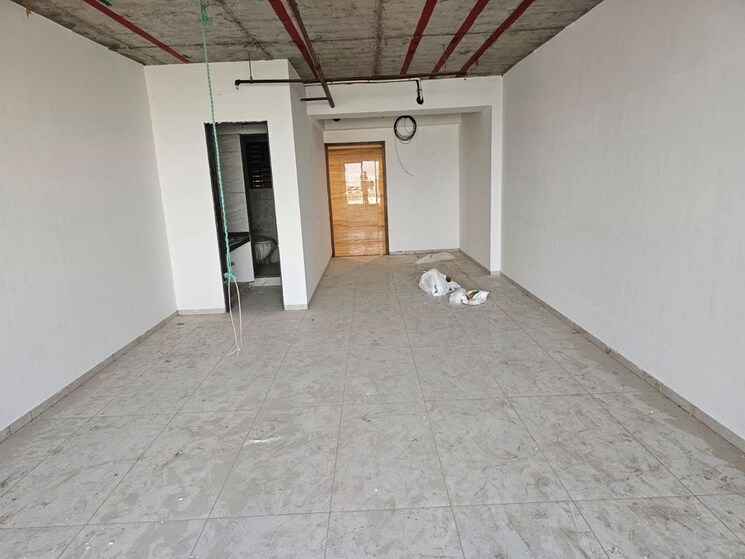 Room, thaltej Commercial Office Space 1563 Sq.Ft. In Thaltej Ahmedabad 9746540