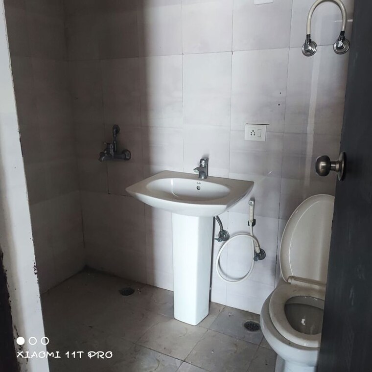 Bathroom, ansal-royal-heritage 3 Bedroom 1485 Sq.Ft. Apartment In Sector 70 Faridabad 9746614