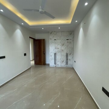 Building Lobby in 3 BHK Builder Floor at Amolik Aster Woods, Sector 98 – for Sale