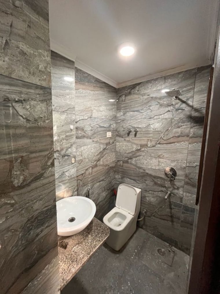 Bathroom, paryavaran complex 2 Bedroom 821 Sq.Ft. Builder Floor In Paryavaran Complex Delhi 9746851