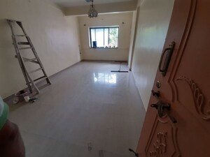 Room in 2 BHK Apartment at Govind Apartment, Anand Nagar – for Rent