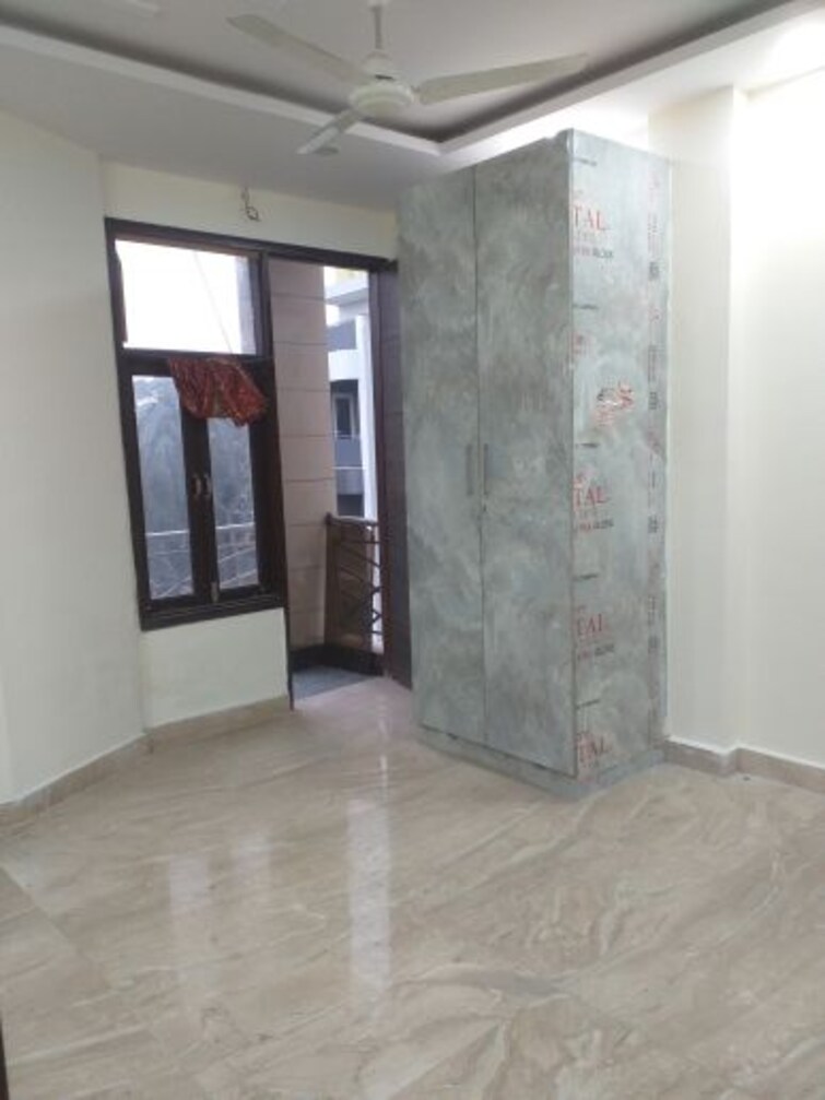 Room, new rajinder nagar 3 Bedroom 1180 Sq.Ft. Builder Floor In New Rajinder Nagar Delhi 9747030