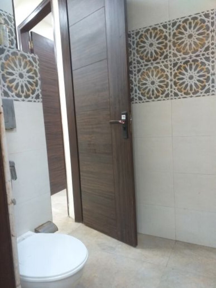 Bathroom, new rajinder nagar 3 Bedroom 1180 Sq.Ft. Builder Floor In New Rajinder Nagar Delhi 9747030