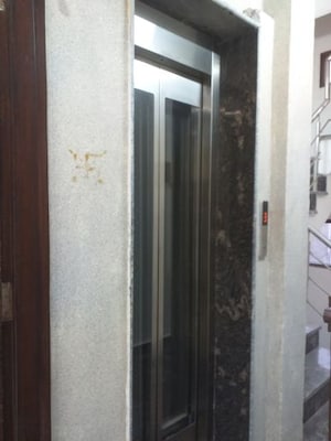 Lift in 3 BHK Builder Floor at New Rajinder Nagar – for Rent