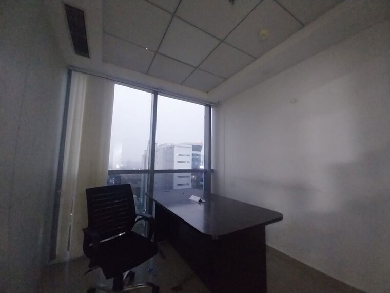Team Area, ithums-62 Commercial Office Space 1555 Sq.Ft. In Sector 62 Noida 9747180