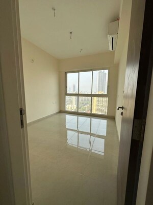 2 BHK Apartment For Rent in LnT Crescent Bay T3, Parel