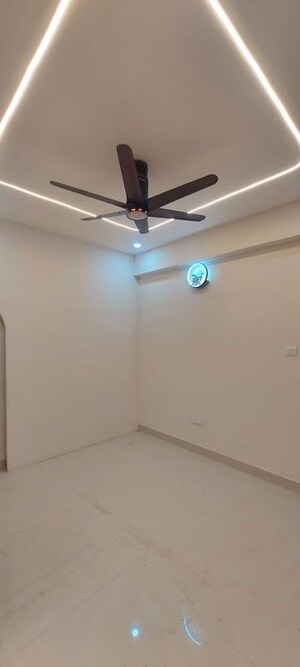 Room in 5 BHK Apartment at Sahakara Nagar – for Rent