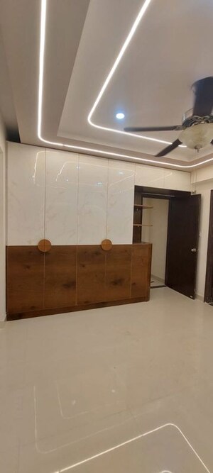 Room in 5 BHK Apartment at Sahakara Nagar – for Rent