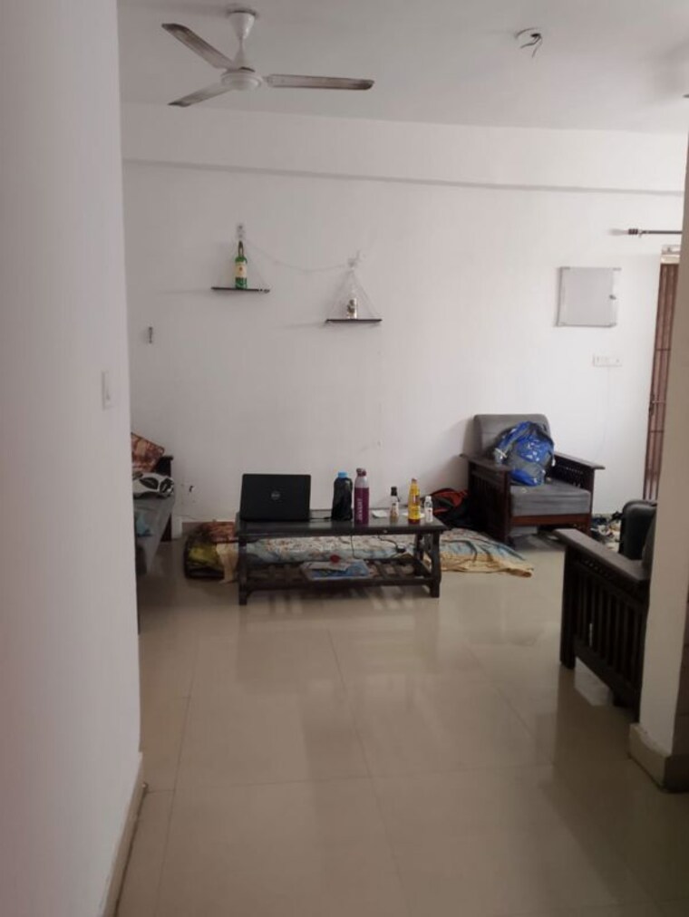 Living Room, amrapali-crystal-homes 3 Bedroom 1700 Sq.Ft. Apartment In Sector 76 Noida 9747369