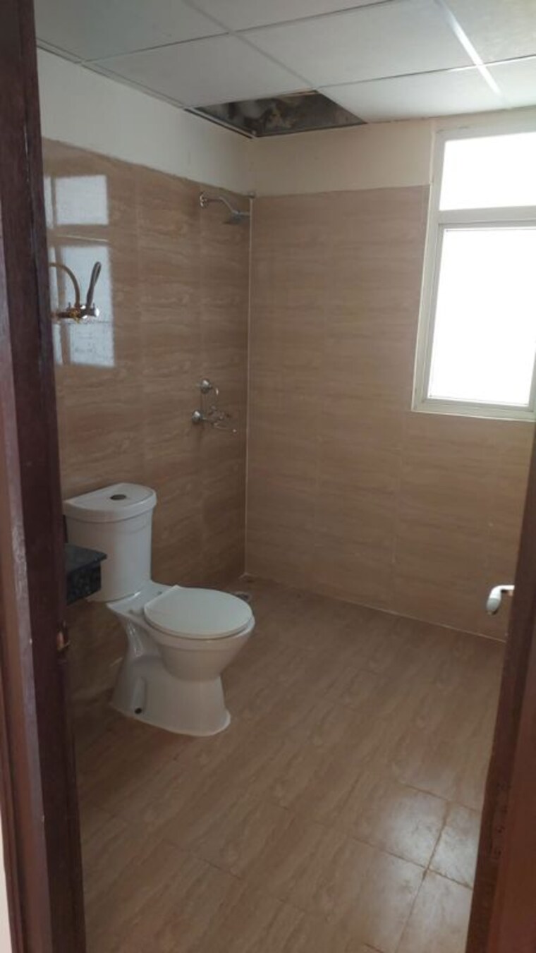 Bathroom, amrapali-crystal-homes 3 Bedroom 1700 Sq.Ft. Apartment In Sector 76 Noida 9747369