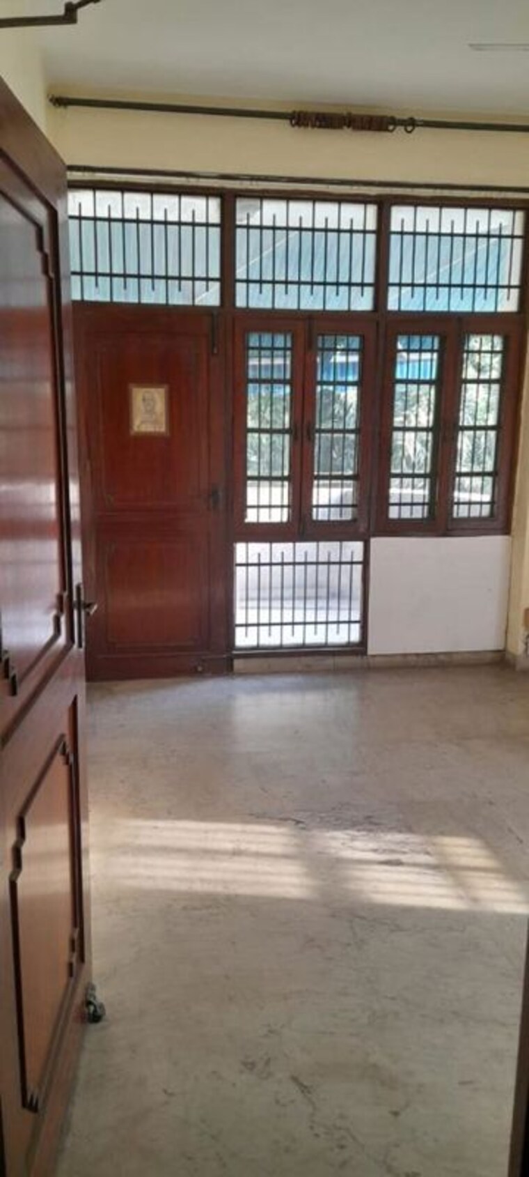 Room, sector 31 6+ Bedroom 300 Sq.Ft. Independent House In Sector 31 Noida 9747374