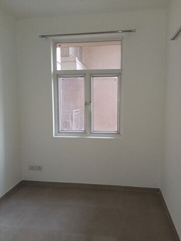 Room in 3 BHK Apartment at Mahagun Mywoods II, Sector 16c Greater Noida – for Rent