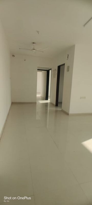 Room in 2 BHK Apartment at Nahar Cayenne, Powai – for Rent