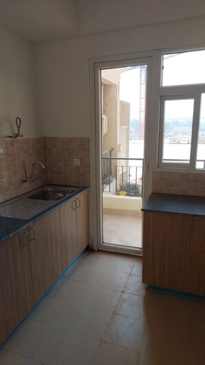 Room in 3 BHK Apartment at Amrapali Crystal Homes, Sector 76 – for Rent