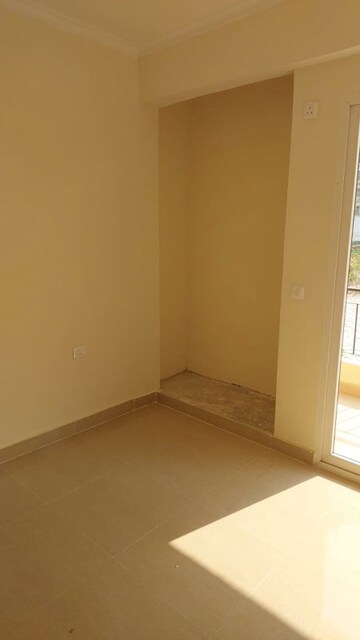 Room in 3 BHK Apartment at Amrapali Crystal Homes, Sector 76 – for Rent