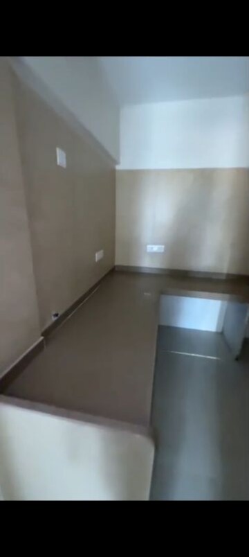 Room in 2 BHK Apartment at Lodha Amara, Kolshet Road – for Rent